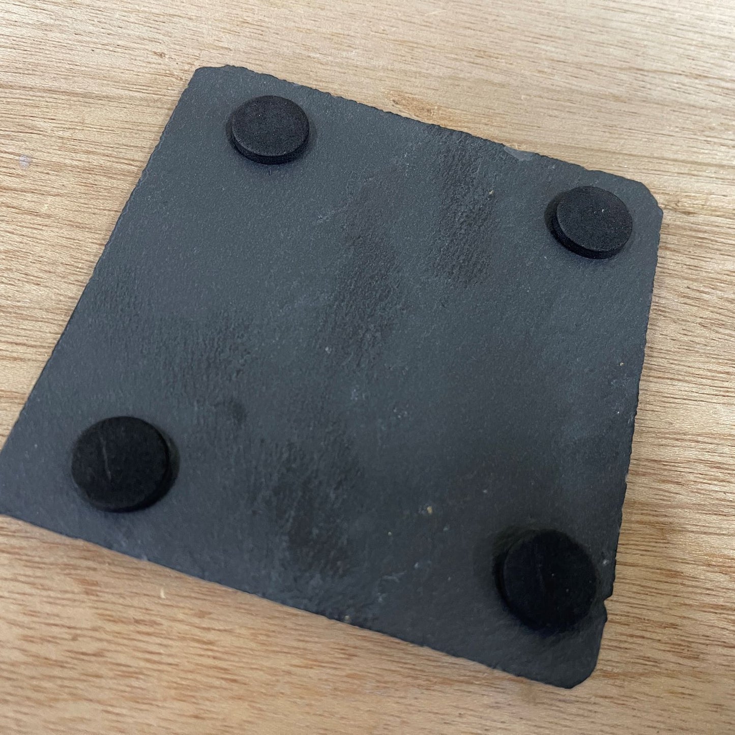 Leistenen onderzetter met eigen naam (10x10cm)