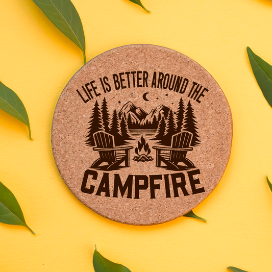 Kurken pannenonderzetter "Life is better around the campfire" (ca. 19cm)