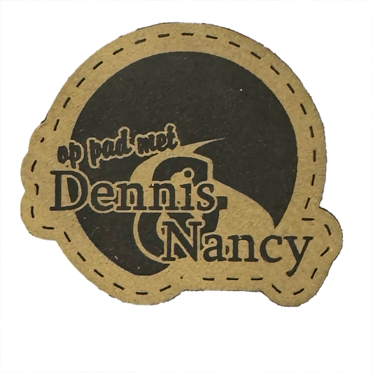 Lederen Op pad met Dennis en Nancy logo Patch op luxe pet (lichtbruin leer)